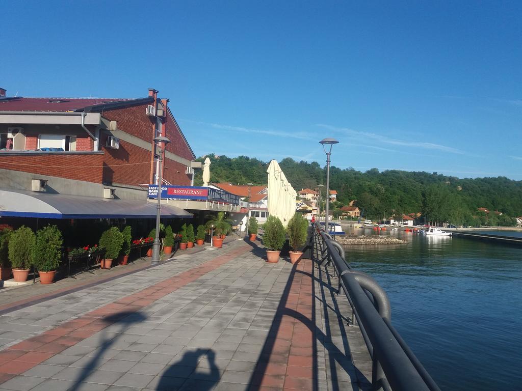 Zlatna Ribica Lejlighed Golubac Eksteriør billede